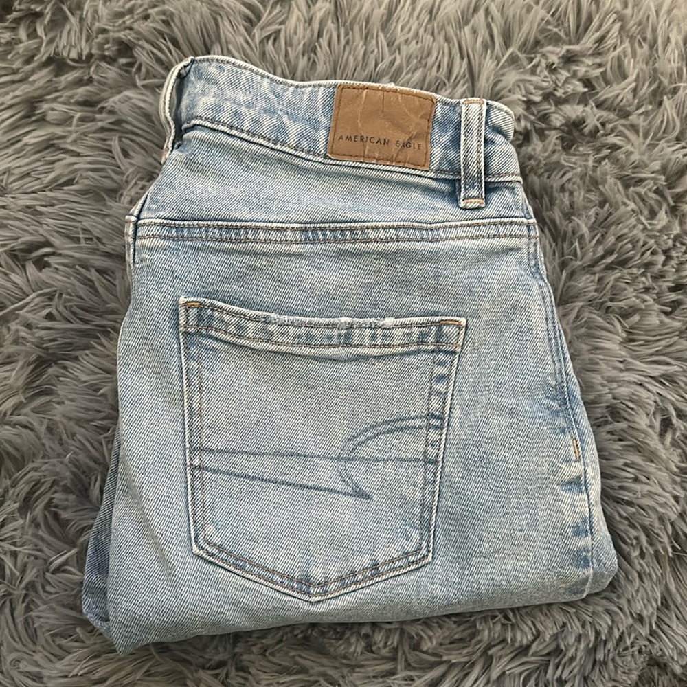 American Eagle Strigid mom jeans